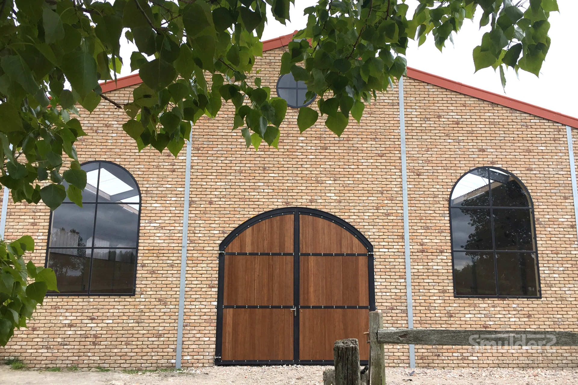 https://smulders.co.uk/wp-content/uploads/2023/05/f008_internal-stables_windsor_doors_windows_barn-doors_PRSH_SMULDERS_PL.jpg